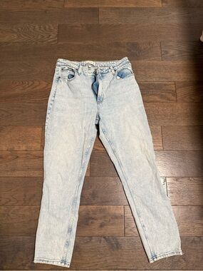 Light Wash Women’s Jeans